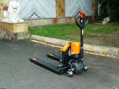 Xe nâng tay điện 1.5 tấn NOBLELIFT PTE15Q-A