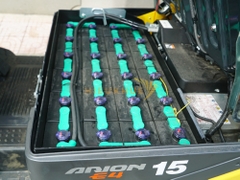 Xe nâng điện ngồi lái KOMATSU FB15-12