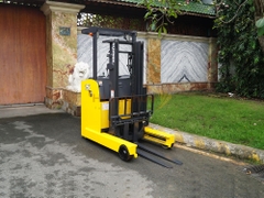 Xe nâng điện đứng lái KOMATSU FB15RW-15 nhỏ gọn dễ lái