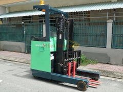 Xe nâng điện đứng lái TOYOTA 7FBR25 năm 2010, nâng cao 3m