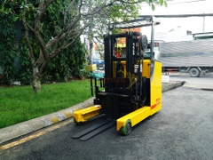 Xe nâng điện đứng lái TCM FRHB25-8 năm 2011, nâng cao 4m