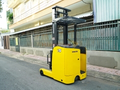 Xe nâng điện đứng lái KOMATSU FB15RL-15 năm 2014, nâng cao 4.5m