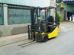Xe nâng điện ngồi lái KOMATSU FB09M-12