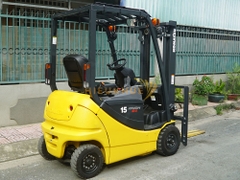 Xe nâng điện ngồi lái KOMATSU FB15-12