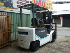 Xe nâng điện ngồi lái UNICARRIERS FB35-8S full chức năng chui công