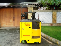 Xe nâng điện đứng lái TCM FRHB25-8 năm 2011, nâng cao 4m
