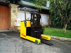 Xe nâng điện đứng lái TCM FRHB25-8 năm 2011, nâng cao 4m
