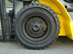 Xe nâng dầu KOMATSU FD25T-17 khung 4m 2 tầng chắc khỏe