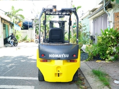Xe nâng điện ngồi lái KOMATSU FE25-1 sẵn chức năng dịch giá