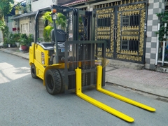 Xe nâng điện ngồi lái KOMATSU FE30-1 chui công, lốp kép