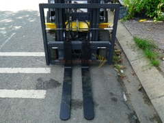 Xe nâng điện ngồi lái KOMATSU FE25-1 sẵn chức năng dịch giá