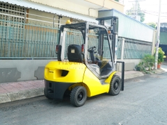 Xe nâng dầu KOMATSU FD25T-17 khung 4m 2 tầng chắc khỏe