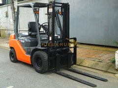 Xe nâng dầu TOYOTA 02-8FD25