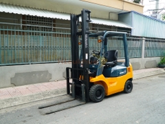 Xe nâng xăng TOYOTA 7FG10 năm 2005, nâng cao 4m