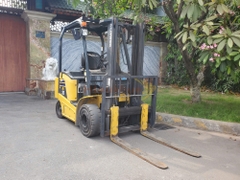 Xe nâng điện ngồi lái KOMATSU FB25-12 năm 2017, nâng cao 3m