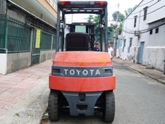 Xe nâng điện ngồi lái TOYOTA 7FB30