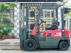 Xe nâng dầu NISSAN FJ01A15