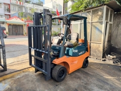 Xe nâng dầu TOYOTA 42-7FGK20 năm 1999, nâng cao 3m