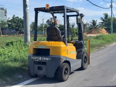 Xe nâng dầu UNICARRIERS FD20T4 năm 2015, nâng cao 3m
