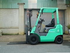 Xe nâng xăng MITSUBISHI FGE9D năm 2009, nâng cao 3m