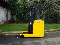 Xe nâng điện đứng lái KOMATSU FB15RW-15 nhỏ gọn dễ lái