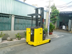 Xe nâng điện đứng lái FBRAW15-63-650M năm 2001, nâng cao 6.5m