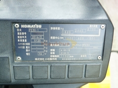 Xe nâng điện ngồi lái KOMATSU FE30-1 chui công, lốp kép