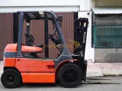 Xe nâng điện ngồi lái TOYOTA 7FB30