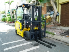Xe nâng điện ngồi lái KOMATSU FE25-1 sẵn chức năng dịch giá