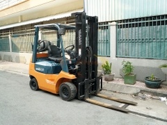 Xe nâng xăng TOYOTA 42-7FGK20 năm 1999, nâng cao 5m