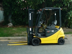 Xe nâng điện ngồi lái KOMATSU FB18-12 năm 2009, nâng cao 3m