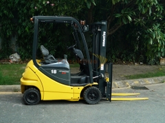 Xe nâng điện ngồi lái KOMATSU FB18-12 năm 2009, nâng cao 3m