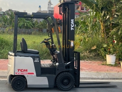 Xe nâng điện ngồi lái TCM FB15-7