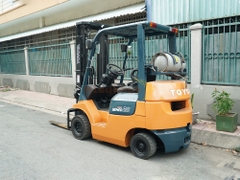 Xe nâng xăng TOYOTA 42-7FGK20 năm 1999, nâng cao 5m