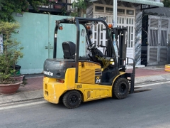Xe nâng điện ngồi lái KOMATSU FE25-1 năm 2018, nâng cao 3m