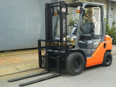 Xe nâng dầu TOYOTA 02-8FD25