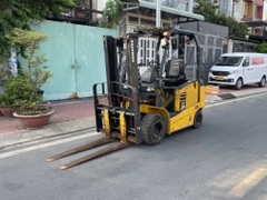 Xe nâng điện ngồi lái KOMATSU FE25-1 năm 2018, nâng cao 3m