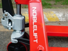 Xe nâng tay thấp 3 tấn NOBLELIFT AC30