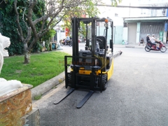 Xe nâng điện ngồi lái KOMATSU FB09M-12 năm 2017, nâng cao 3m