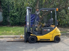 Xe nâng điện ngồi lái KOMATSU FB20A-12 năm 2016, nâng cao 3m