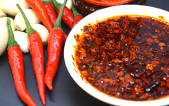 Ớt Chưng Cay Giòn, Trọng lượng: 210gr/lọ, Quy cách: 24 lọ/thùng