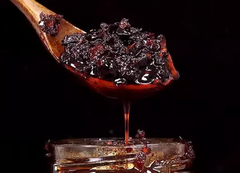 Dầu Ớt Vị Tàu Xì Hiệu Laoganma, Trọng lượng: 740g/lọ, Quy cách: 12lọ/thùng