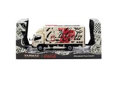 Mitsubishi Fuso Canter - Coca-Cola Box Truck