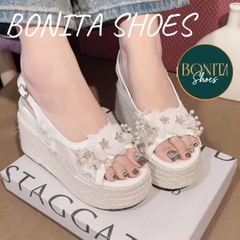 BMC21 HOA Sandal xuồng nữ đế cối Bonita Shoes khoá gài đế cối quai lưới U đính HOA cao 9cm - NS1