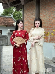 AD đỏ cổ tròn thêu lược