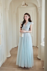 VT xanh dương ren lưới cổ V