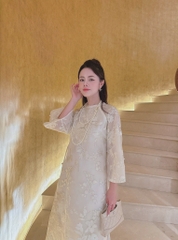 AD kem cổ tròn thêu hoa tay lỡ
