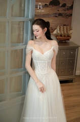 VT trắng cổ V ren lưới châu hy