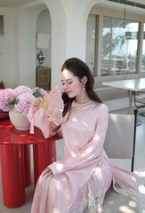 AD gấm hồng cổ tròn lót ren hoa 3 tag nơ xoắn + quần lụa hồng hoa CS1