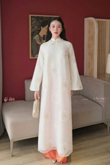 AD trắng cổ 3p thêu hoa tròn to +quần cam